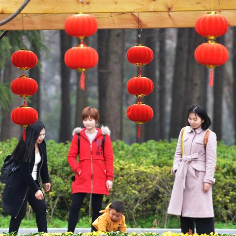 湖北未来三天天气预报，晴雨交替，气温起伏需留意