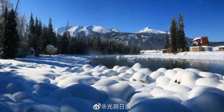 阿勒泰的天气,一半是雪,一半是光 阿勒泰的天气,一半是雪,一半是光
